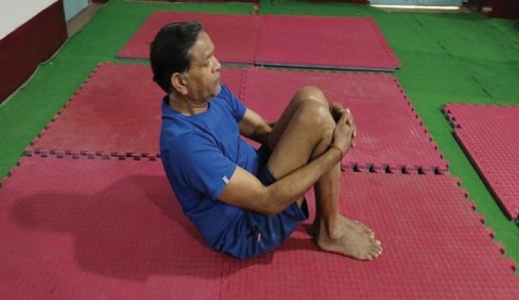 गैस-एसिटीडी की समस्या से चाहिए मुक्ति...तो आज से ही करें ये 4 आसन; जानें