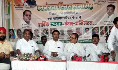 कण-कण से देश का निर्माण होगा और गण-गण से देश मजबूत बनेगा- शैलेश पांडेय, दीपक बैज ने राजीव भवन में किया ध्वजारोहण