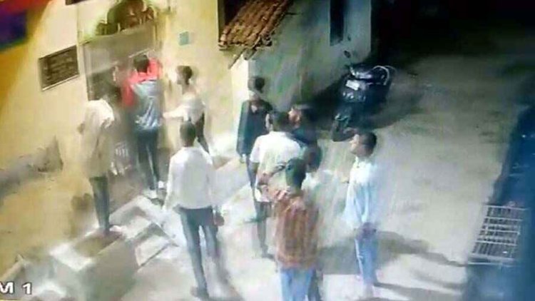 रायपुर के भनपुरी में आकाश साहू गैंग की गुंडागर्दी, तोड़फोड़ कर घर में घुसे 10 से ज्यादा बदमाश, लात-घुसे और चाकू से परिवार पर किया हमला