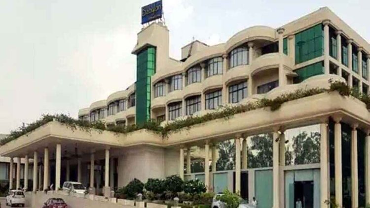 राजधानी पुलिस ने जुआ पर की बड़ी कारवाई, बेबीलोन कैपिटल होटल से 10 सूखदार और कारोबारी जुआरी गिरफ्तार