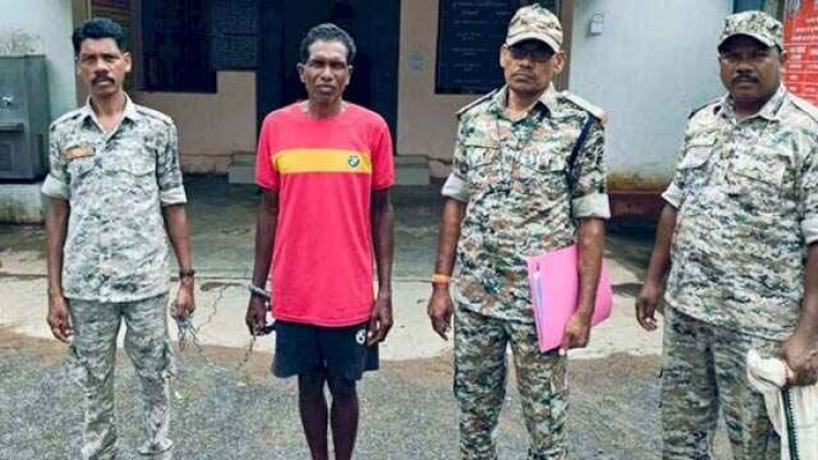 बाप-बेटे के बीच खेत में काम करने को लेकर हुआ था विवाद, बाप ने की शादीशुदा बेटे की हत्या, सरिया से छाती में मारा, आरोपी पिता गिरफ्तार