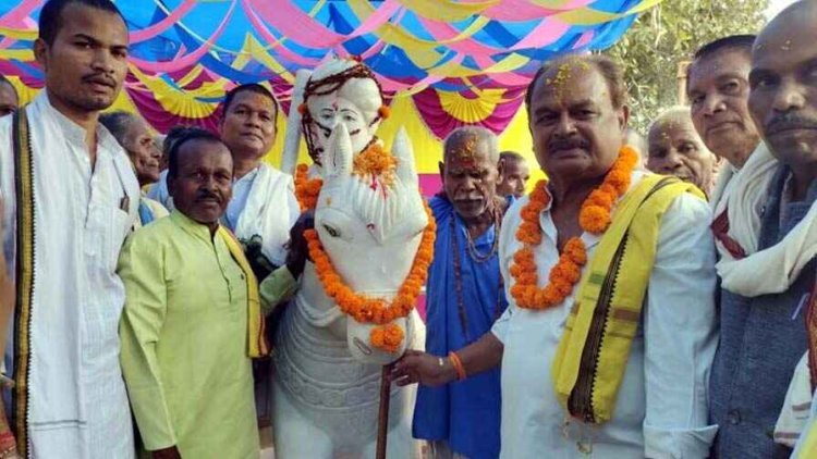 महाराज खोरा देवान की मूर्ति के अनावरण कार्यक्रम में शामिल हुए पूर्व विधायक ओंकार शाह, बोले- आदिवासी समाज ने हमेशा भाईचारा बढ़ाने का काम किया