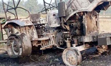 गरियाबंद में मिंजाई करने के दौरान ट्रैक्टर में लगी भीषण आग, वाहन में रखा 50 पैकेट धान भी जलकर राख, ड्राइवर ने कूदकर बचाई अपपनी जान