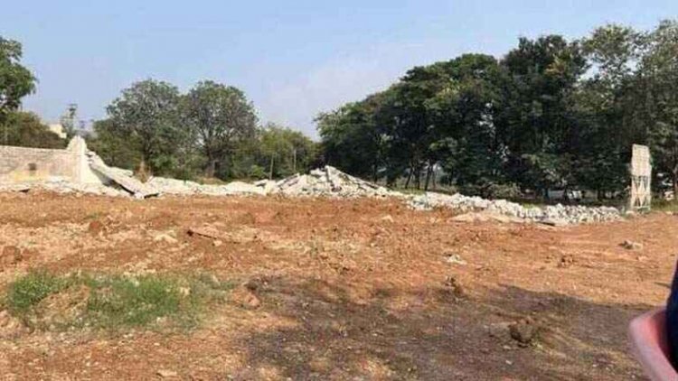 कथित भाजपा नेता डॉ धर्मेंद्र दास के अवैध कब्जे पर तहसीलदार के आदेश पर चला बुलडोजर, पांच एकड़ सरकारी जमीन को कब्जे से कराया मुक्त