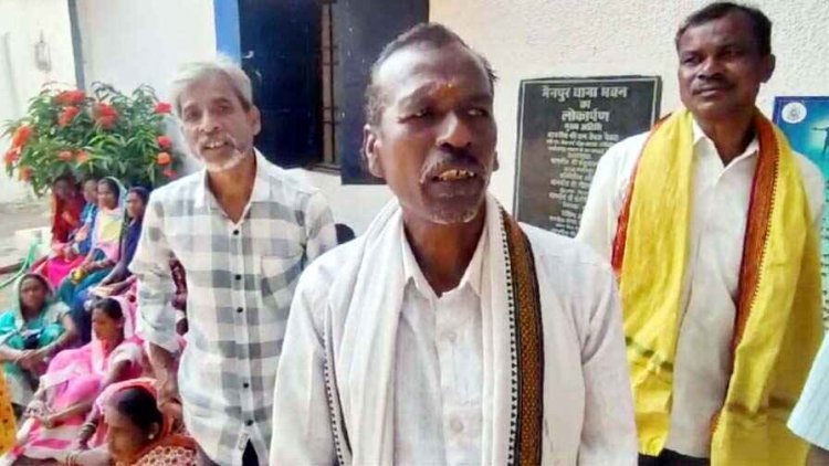 परिवार का हुक्का पानी बंद, इंसाफ की गुहार लगाते परेशान परिवार पहुंचा एसडीएम कार्यालय, धरना प्रदर्शन की दी चेतावनी