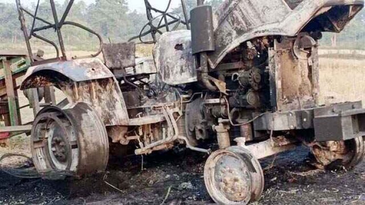 गरियाबंद में मिंजाई करने के दौरान ट्रैक्टर में लगी भीषण आग, वाहन में रखा 50 पैकेट धान भी जलकर राख, ड्राइवर ने कूदकर बचाई अपपनी जान