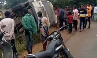 तिराहे पर दो बाइकों में भिड़ंत, चार घायल, नशे में धुत स्कॉर्पियो चालक ने मोटरसाइकिल को मारी जोरदार टक्कर, दो की हालत गंभीर