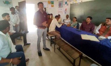 छात्राओं के साथ अभद्र व्यवहार के खिलाफ हुआ जोरदार प्रदर्शन, पांच सदस्यीय जांच टीम पहुंची स्कूल, बेड टच के आरोपी शिक्षक को किया गया बर्खास्त