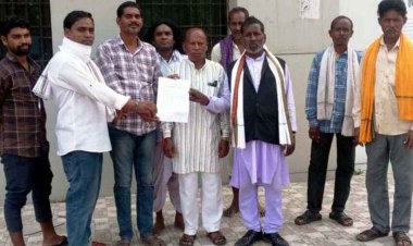 सचिव अशोक मोहंती के खिलाफ लगा 30 लाख रुपये का गबन का आरोप, नाराज ग्रामीणों ने जिला पंचायत उपाध्यक्ष संजय नेताम की शिकायत