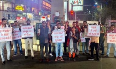 रायपुर में छात्रा से छात्र ने किया रेप, कैंडल मार्च निकाल हुआ विरोध प्रदर्शन, पिता बोले- लड़का पुलिस वाले का बेटा, टीचर ने नहीं लिया एक्शन, FIR की मांग