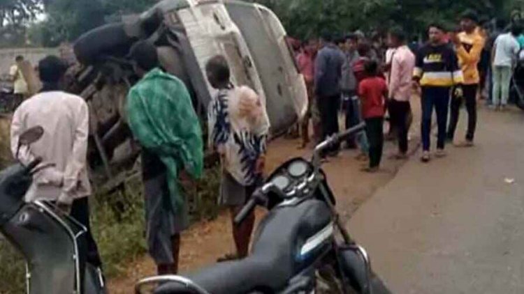 तिराहे पर दो बाइकों में भिड़ंत, चार घायल, नशे में धुत स्कॉर्पियो चालक ने मोटरसाइकिल को मारी जोरदार टक्कर, दो की हालत गंभीर