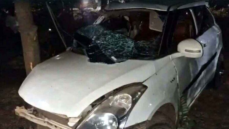 दर्दनाक सड़क हादसा, पेड़ से टकराकर जंगल में जा घुसी तेज रफ्तार कार, सामने बैठे एक युवक और युवती की मौके पर मौत, दो घायल, जांच में जुटी पुलिस
