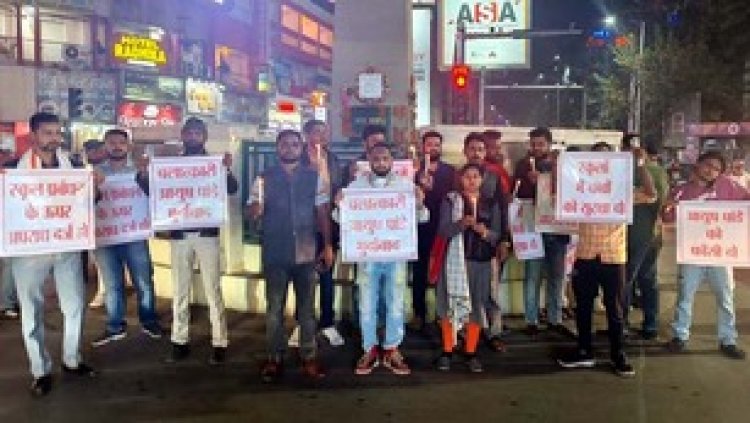 रायपुर में छात्रा से छात्र ने किया रेप, कैंडल मार्च निकाल हुआ विरोध प्रदर्शन, पिता बोले- लड़का पुलिस वाले का बेटा, टीचर ने नहीं लिया एक्शन, FIR की मांग