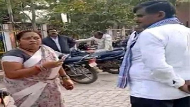 जनपद के कर्मचारी ने दुर्व्यवहार करने का लगाया आरोप, थाने में मामला दर्ज, भाजपा नेत्री का वीडियो वायरल होने के बाद मचा हड़कंप