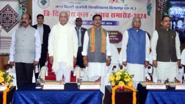 कुल उत्सव समारोह में शामिल हुए केरल के राज्यपाल आरिफ मोहम्मद खान, विश्वविद्यालय की पत्रिका ‘कन्हार’ सहित कई प्रकाशनों का विमोचन