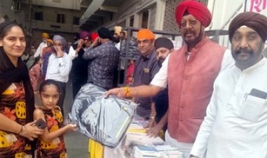 गुरु गोविंद सिंह के प्रकाशोत्सव पर विधायक ने गुरुद्वारा में टेका मत्था, सिख संगठन ने लगाया मेडिकल कैंप लगाया, दवाइयां, स्कूल बैग, कॉपी मुफ्त वितरण
