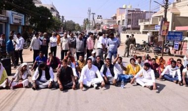 मुख्य मार्ग पर खुले नाले के चल रहे प्रोजेक्ट को रोकने की मांग, पहले जल निकासी के डायवर्सन समस्या का हो निराकरण -विकास उपाध्याय