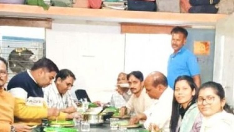 छत्तीसगढ़ में राजकीय शोक के दौरान भी कार्यालय में मनाया गया नववर्ष का जश्न, पीएमजीएसवाई कार्यालय की तस्वीर ने सभी को चौंकाया