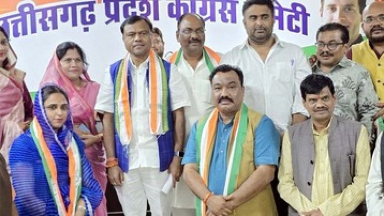 भाजपा को लगा बड़ा झटका, BJP के पूर्व नगर पंचायत अध्यक्ष ने सैकड़ों समर्थकों के साथ थामा कांग्रेस का दामन, पार्टी पर लगाया परिवारवाद का आरोप