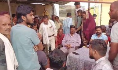 तुमगांव में निर्दलीय प्रत्याशी के घर आधी रात बिना वारंट के घुसी पुलिस, ग्रामीणों में मचाया अम्गामा, भीड़ देख वाहन छोड़कर उल्टे पांव भागने हुई मजबूर