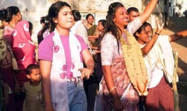 हार का अनोखा जश्न, धुमाल में थिरकते दिखी कांग्रेस की महिला प्रत्याशी, खुशी मनाते दिखे उम्मीदवार और उनके समर्थक, कहा- बोली- हार कर भी जीत गई