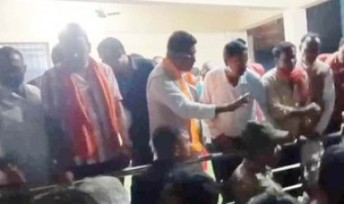 जनता को ही धमका बैठे भाजपा विधायक रोहित साहू, कहा -जिस क्षेत्र से मुझे वोट नहीं मिला वहां सुविधाएं भी नहीं दूंगा, ‘तलवा चाटने वाले’ बयान से भड़के लोग