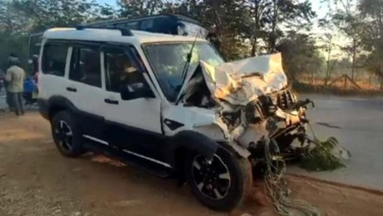 प्रयागराज से लौट रहे श्रद्धालुओं की बस और स्कॉर्पियो मे टक्कर, 1 की मौत 7 घायल, दशगात्र कार्यक्रम में पहुंचे युवक की सड़क हादसे में मौके पर मौत