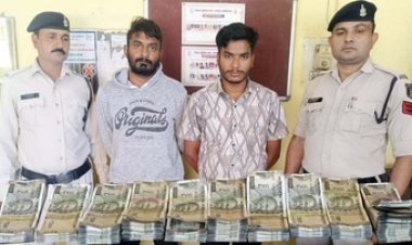 अलग-अलग स्थानों से दोपहिया वाहन में सवार होकर मोबाइल झपटने की वारदात को अंजाम देने वाले 2 नाबालिग आरोपियों समेत 4 आरोपी गिरफ्तार