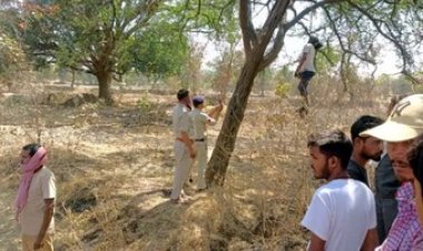 4 दिन से लापता युवक का फंदे से लटका मिला शव, सगाई से पहले सड़ी-गली हालत में शव देख गांव में मचा हड़कंप, जांच में जुटी पुलिस