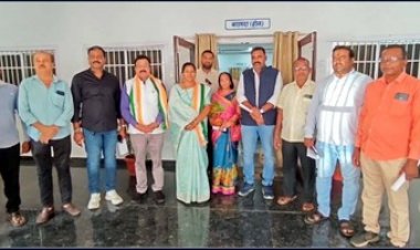 कांग्रेसियों ने जिला प्रशासन पर लगाया सत्ता पक्ष के दबाव में तीसरी बार चुनाव की तारीख में बदलाव करने पर लोकतंत्र की हत्या का लगाया आरोप