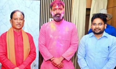 CM साय ने दी होली की बधाई एवं शुभकामनाएं, गृह ग्राम बगिया में मनाया पर्व, फाग गीत गाकर विधायक रोहित साहू ने मनाया त्यौहार