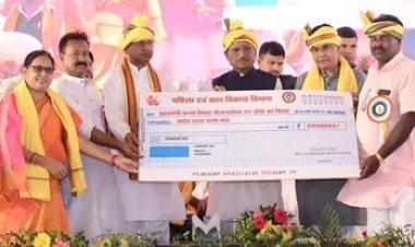 मुख्यमंत्री विष्णु देव साय गोंडवाना सामाजिक विवाह एवं महासम्मेलन में हुए शामिल, 44 नवविवाहित जोड़ों को दिया आशीर्वाद