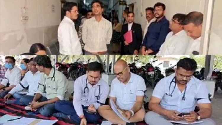 जिला हॉस्पिटल में OPD डॉक्टर नहीं करेंगे इलाज, सिविल सर्जन के खिलाफ चिकित्सकों का आंदोलन, साइकिल स्टैंड में OPD, डॉक्टरों का अनोखा प्रदर्शन