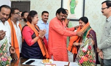 निगम जोन 3 में वार्ड समिति अध्यक्ष निर्वाचन: जोन 1 अध्यक्ष श्रीमती साधना प्रमोद साहू निर्विरोध निर्वाचित, जोन कमिश्नर ने दिया प्रमाणपत्र