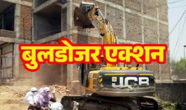 रायपुर निगम ने डूमर तालाब से सरोना जाने वाले मुख्य मार्ग के पास 2400 वर्गफीट भूखंड में व्यावसायिक अवैध निर्माण को किया ध्वस्त