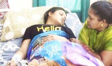 धरने पर बैठी बर्खास्त शिक्षिका को बिच्छू ने मारा डंक, हालत नाजुक, सूचना के आधे घंटे बाद भी नहीं पहुंची एंबुलेंस, धरना स्थल पर मचा हड़कंप