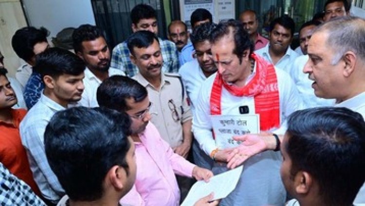 टोल प्लाजा में अवधि पूरी हो जाने के बाद भी अवैध वसूली के खिलाफ पूर्व विधायक विकास उपाध्याय के नेतृत्व में कांग्रेसजन पहुंचे एनएचएआई के दफ्तर