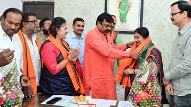 निगम जोन 3 में वार्ड समिति अध्यक्ष निर्वाचन: जोन 1 अध्यक्ष श्रीमती साधना प्रमोद साहू निर्विरोध निर्वाचित, जोन कमिश्नर ने दिया प्रमाणपत्र