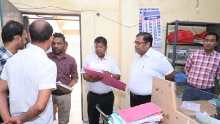 सुशासन तिहार में कलेक्टर की ताबड़तोड़ तहकीकात, समाधान पेटी पर नजर, सीएमओ सहित दो अन्य कर्मचारियों को कारण बताओ नोटिस जारी