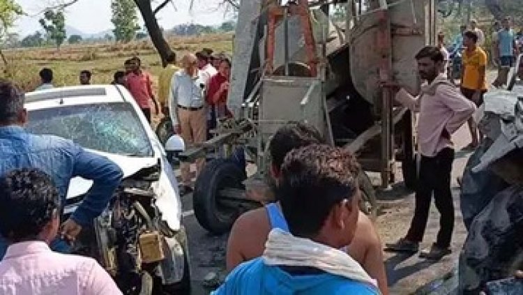 मिक्सर मशीन की बारातियों से भरी तेज रफ्तार कार की हुई जोरदार टक्कर, हादसे में 10 लोग घायल, वाहन के उड़े परखच्चे, एक टायर खेत में जा गिरा