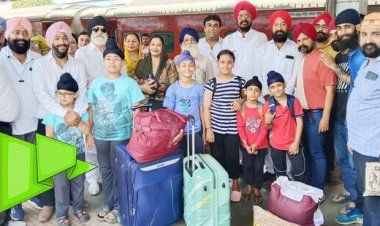 छत्तीसगढ़ सिख संगठन ने रायपुर से देश के धार्मिक स्थलों की यात्रा को हरी झंडी दिखाकर किया रवाना, पूर्व विधायक रहे मौजूद