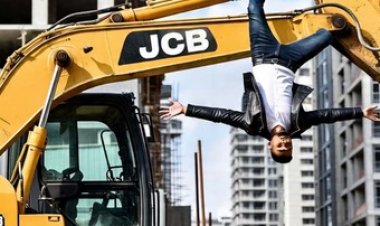 रायपुर में हिस्ट्रीशीटर तेजपाल सिंह ने डीजल चोरी के शक में डंपर चालक को JCB से लटकाकर बेरहमी से पीटा, वीडियो वायरल, आरोपी गिरफ्तार