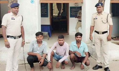 गाड़ी नहीं दी तो जला डाली, दोस्तों ने की अर्टिगा कार चोरी, बाद में शिवनाथ नदी किनारे लगाई आग, नाबालिग समेत चार आरोपी गिरफ्तार