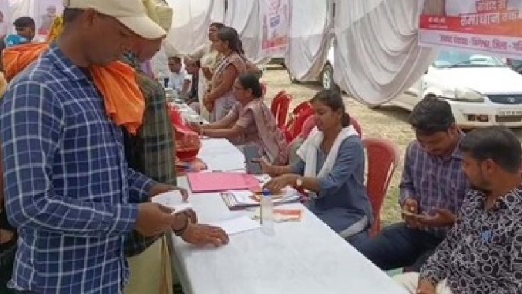 श्रम विभाग की लापरवाही का खामियाजा भुगत रहे ग्रामीण, ग्रामीणों ने सुशासन त्यौहार में जिला कलेक्टर से लगाई मामले मे जांच की गुहार