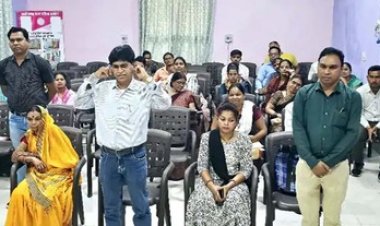 पहली पत्नी को तलाक दिए बिना CMO ने कर ली बेटी के उम्र की लड़की से शादी, महिला आयोग ने किया निलंबन की सिफारिश