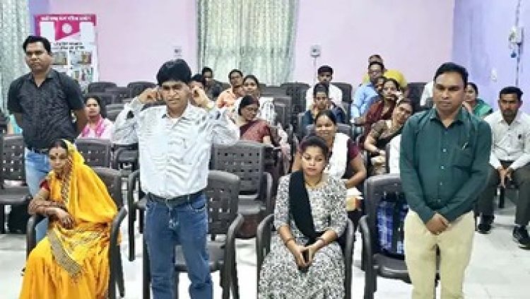 पहली पत्नी को तलाक दिए बिना CMO ने कर ली बेटी के उम्र की लड़की से शादी, महिला आयोग ने किया निलंबन की सिफारिश