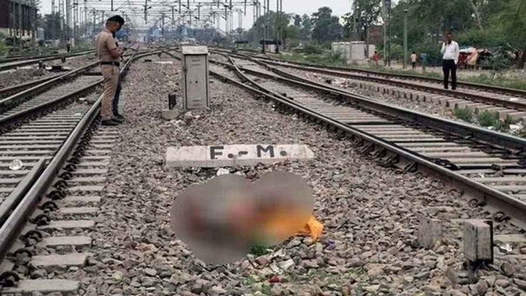 पटरी में खून से लथपथ मिला बच्ची का शव, रेलवे ट्रैक पर मालगाड़ी की चपेट में आई 5 साल की मासूम, हालत नाजुक, जांच में जुटी पुलिस