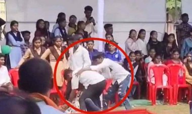 कबीरधाम में आजादी के जश्न के दौरान मारपीट, एक दूसरे पर बरसाए मुक्के, वीडियो वायरल, दीपक बैज- राज्य की बिगड़ती कानून व्यवस्था का नमूना