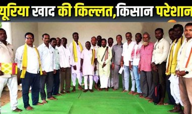 खाद की किल्लत को लेकर 19 अगस्त को मैनपुर में चक्काजाम के चेतावनी देने के बाद देर रात पहुंच गया खाद भरा ट्रक