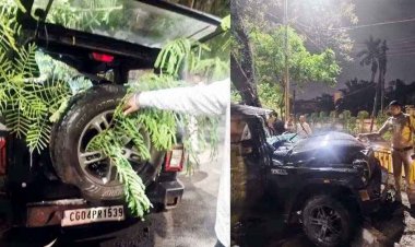 डिवाइडर से टकराई पेड़ से टकराई तेज रफ्तार महिंद्रा थार, हादसे में 5 युवक घायल, 2 की हालत नाजुक, गाड़ी का बोनट चकनाचूर